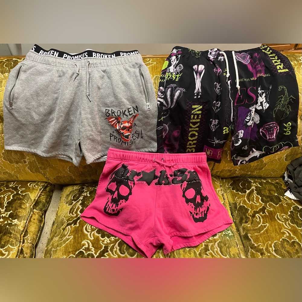 ‘Broken Promises’ Womens Shorts Lot (3 Pair) Size Large